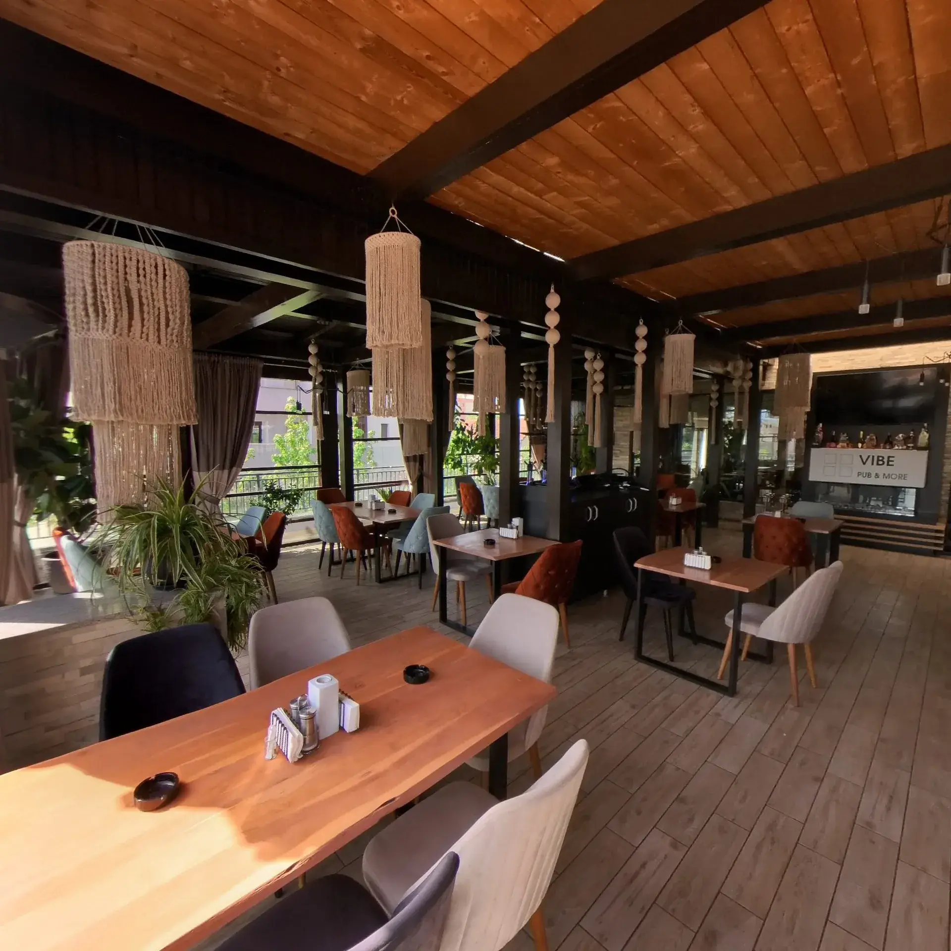 Restaurant Ambiance — Hotel Bulevard